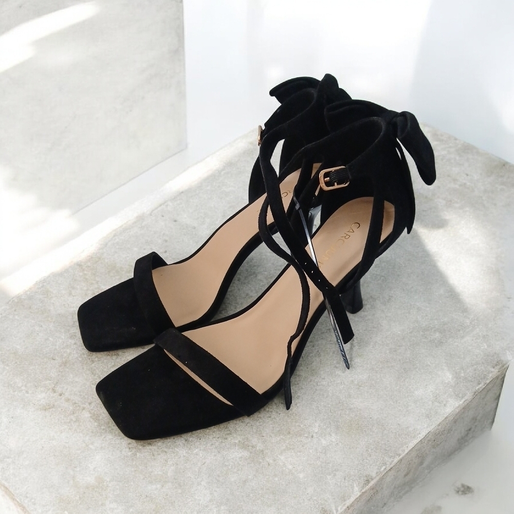 Elegant Black Women's Heels - Picture 3 of 7